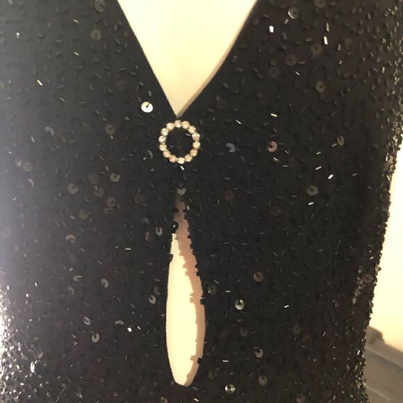 NWT Beaded halter gown. Read description size 6 price reflectsfew beads missing - Picture 7 of 8